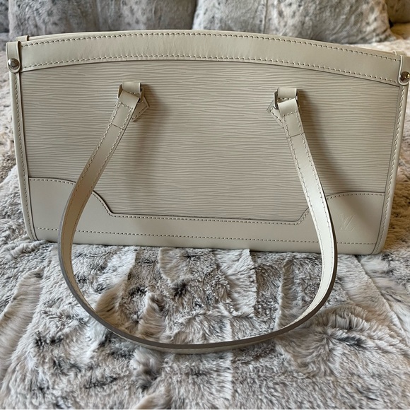 Authentic Louis Vuitton Madeleine PM Epi Ivory Leather Shoulder Bag - Picture 5 of 12